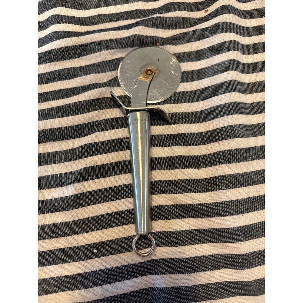 Oneida Stainless Steel Pizza Cutter Silver Rotary Blade Kitchen Tool Slicer